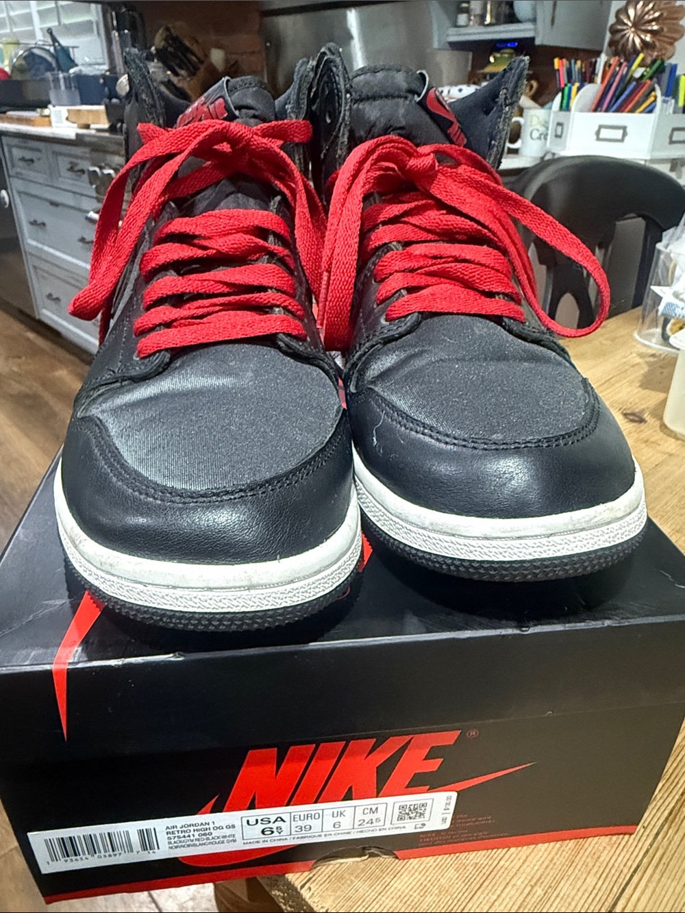Nike Air Jordan Retro Black and Red Youth Size 6.5 High-Top Sneakers w box RARE